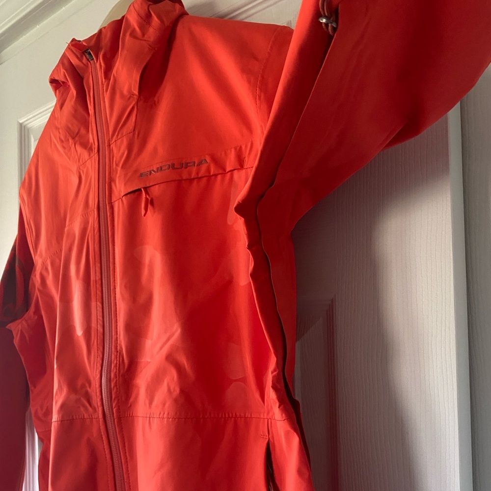 Endura Women’s Rain Jacket - Picture 3 of 9